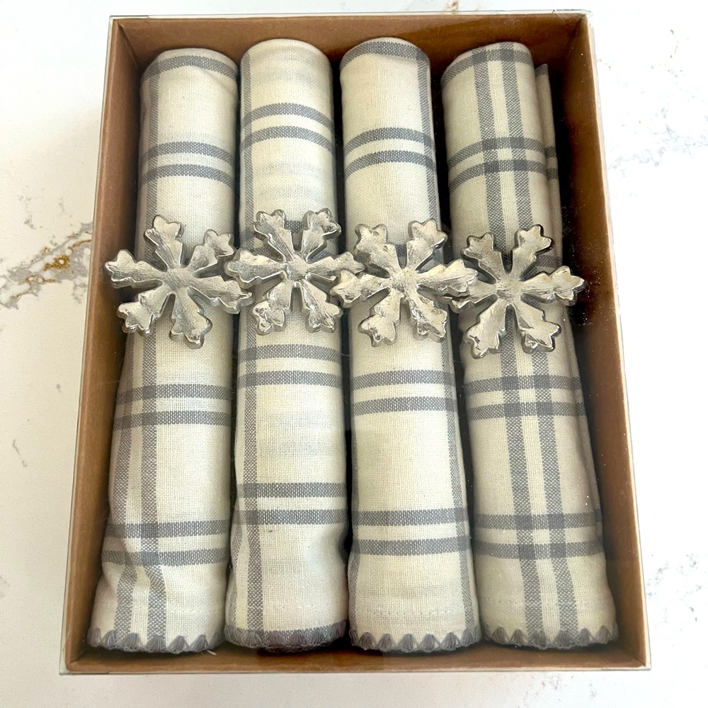 Cotton napkins with Snowflake Napkin Rings - Set of 4